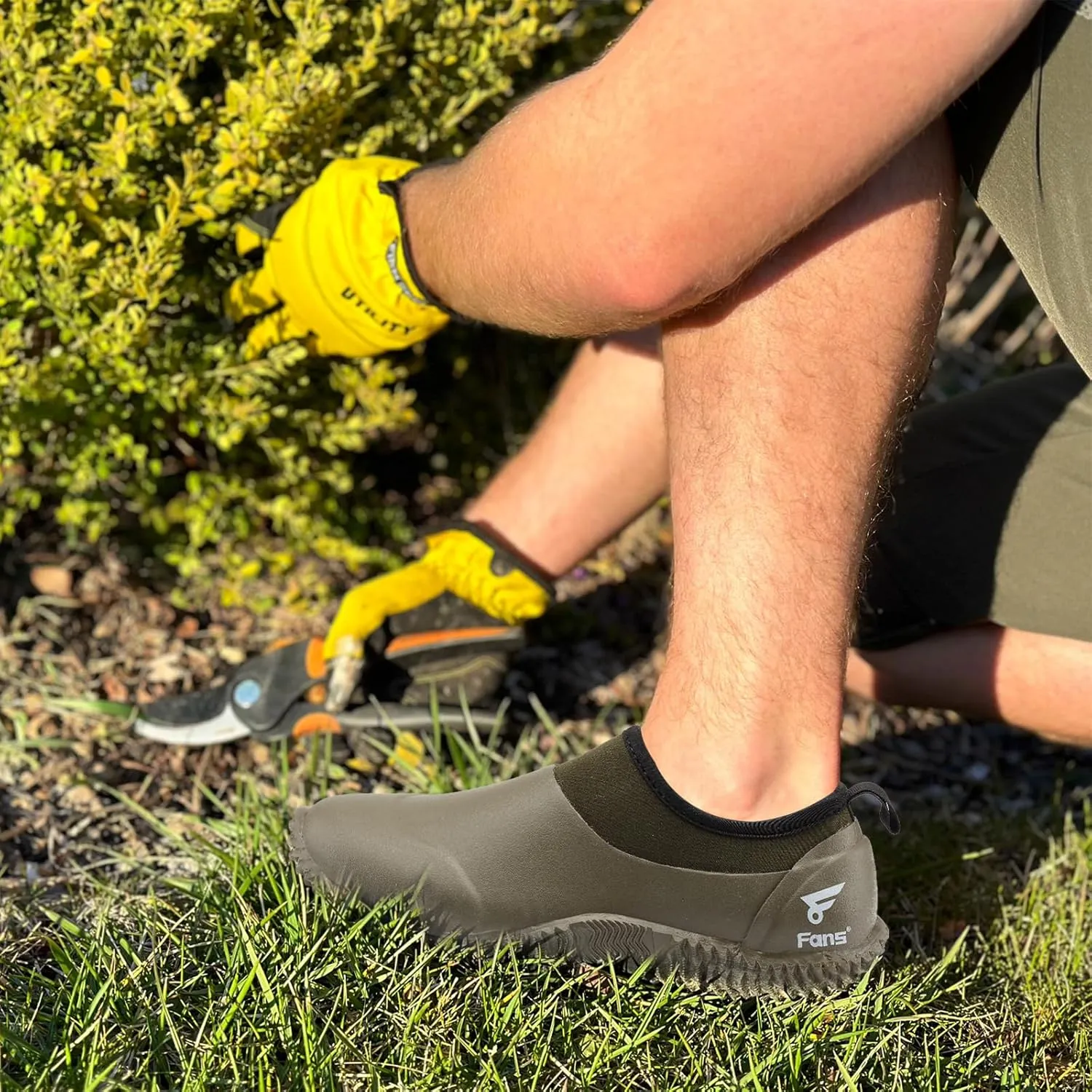 8 Fans Men's Garden Shoes Waterproof Rain Boots Neoprene Muck Mud Shoes with Memory Foam Insoles for Gardening, Farming