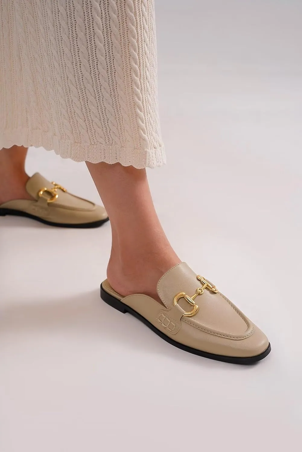 Buckle Mules for Women Flat Mules Slip-on Loafers Round Toe Backless Loafer Shoes Metal Chain Slides