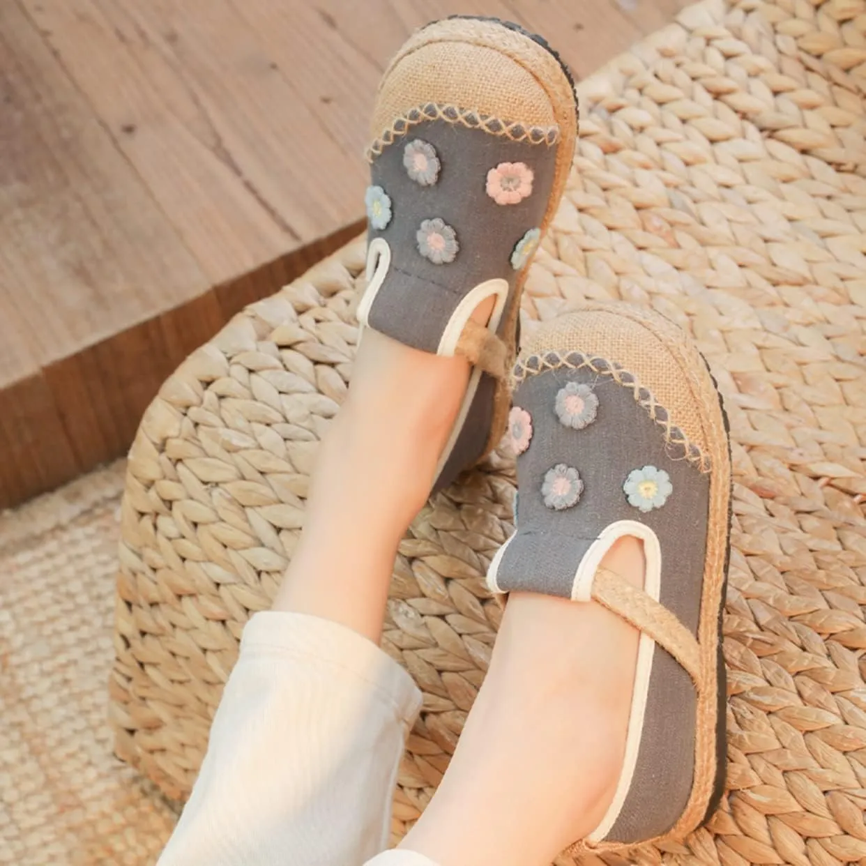 Espadrilles for Women Flat Slip on Loafers House Shoes Floral Embroidered Shoes Casual Linen Everyday Hiking Shoes