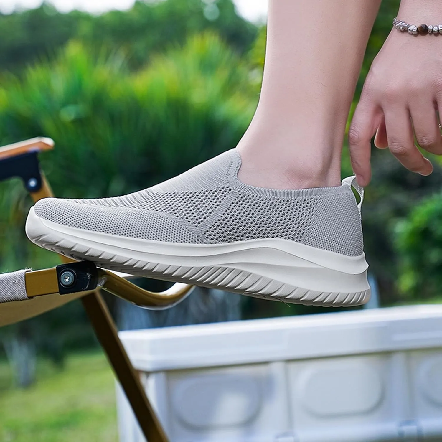 Fashion Lightweight Sneakers for Men Lightweight Sport Gym Jogging Walking Sneaker Elastic Fly Woven Mesh Shoes