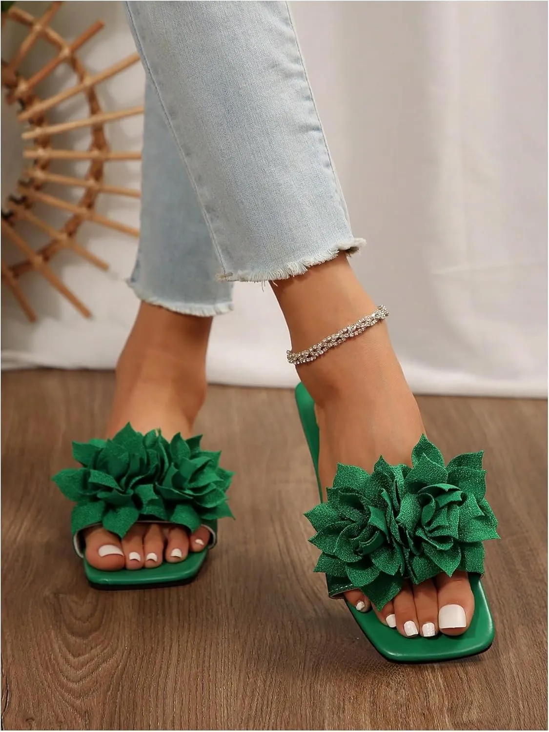 GORGLITTER Women's Flower Applique Flat Sandals Slip on Slide Dressy Vacation Sandals