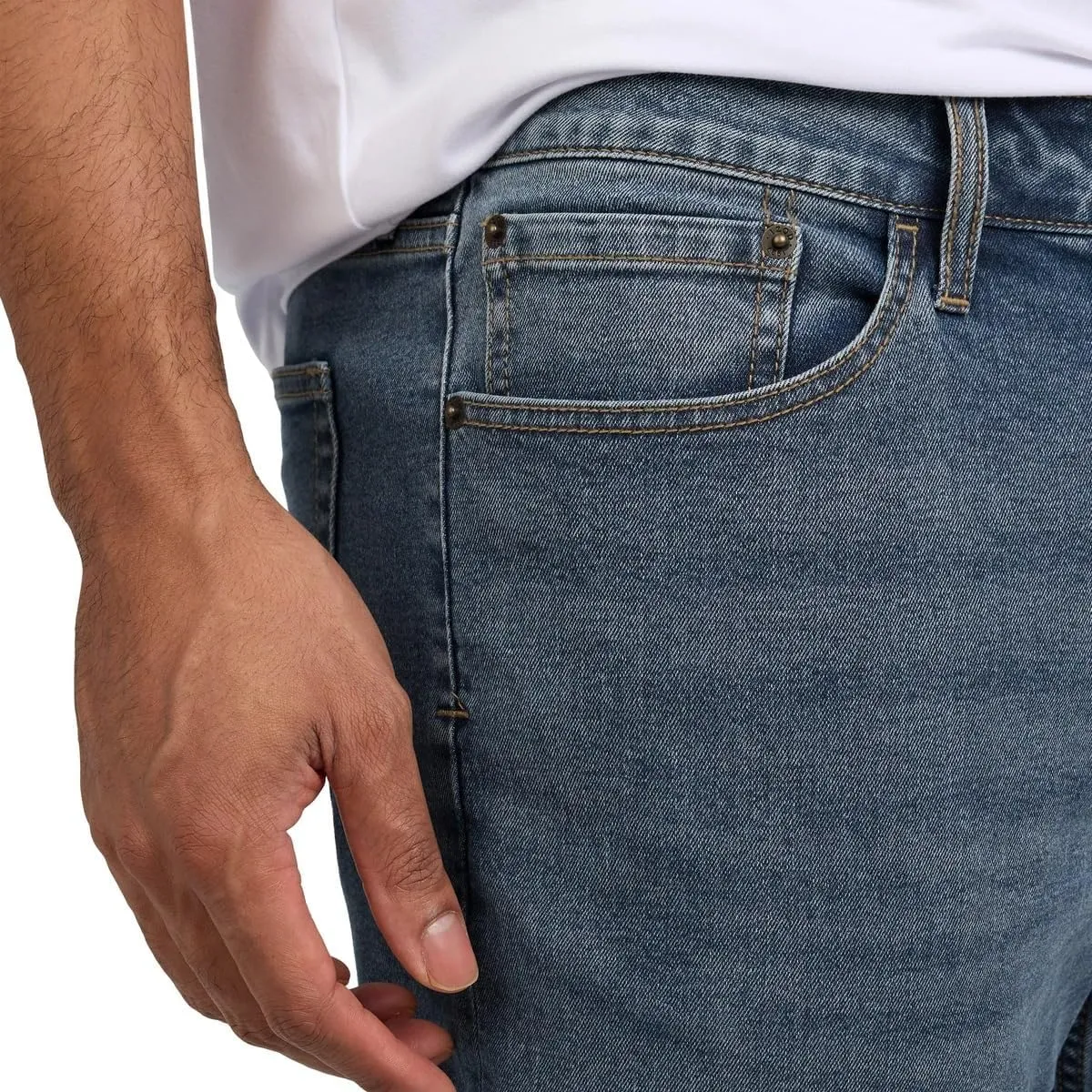 IZOD Men’s Straight Fit Classic 5-Pocket Style Jean