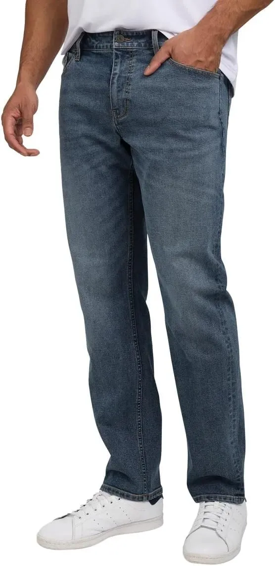 IZOD Men’s Straight Fit Classic 5-Pocket Style Jean