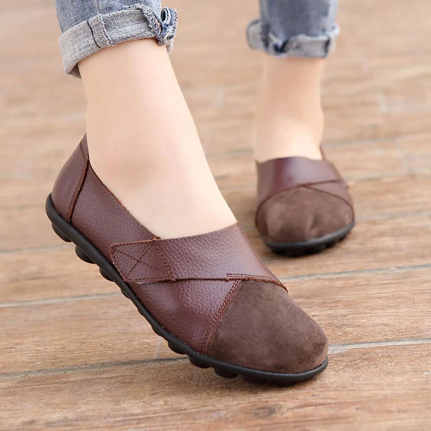Ladies Leather Slip On Flat Loafers, Low Top Casual Walking Nurse Shoes, Outdoor Versatile Trendy Driving Shoes, Easy On Comfy Large Size Moccasins Walking Shoes(Size:7,Color:Brown)