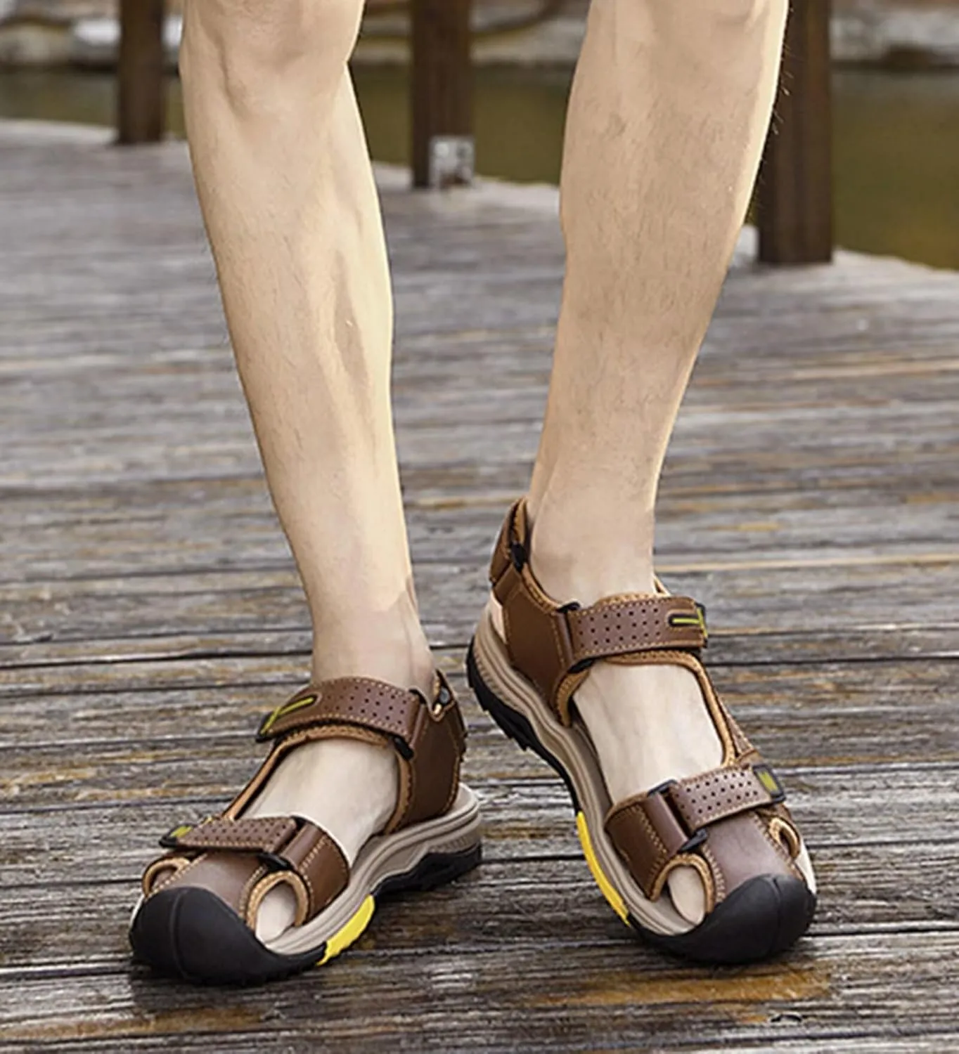 Mens Walking Sandals Outdoor Hiking Sandals Beach Sandals Trekking Shoes Closed-Toe Casual Leather Sandals