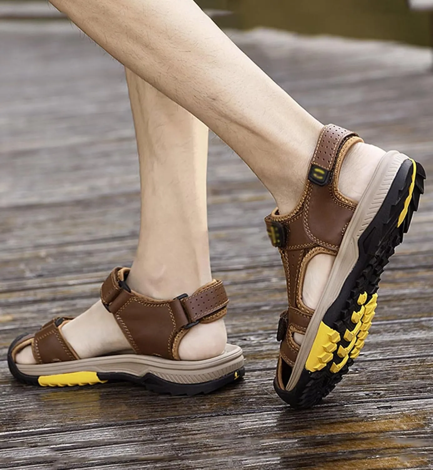 Mens Walking Sandals Outdoor Hiking Sandals Beach Sandals Trekking Shoes Closed-Toe Casual Leather Sandals