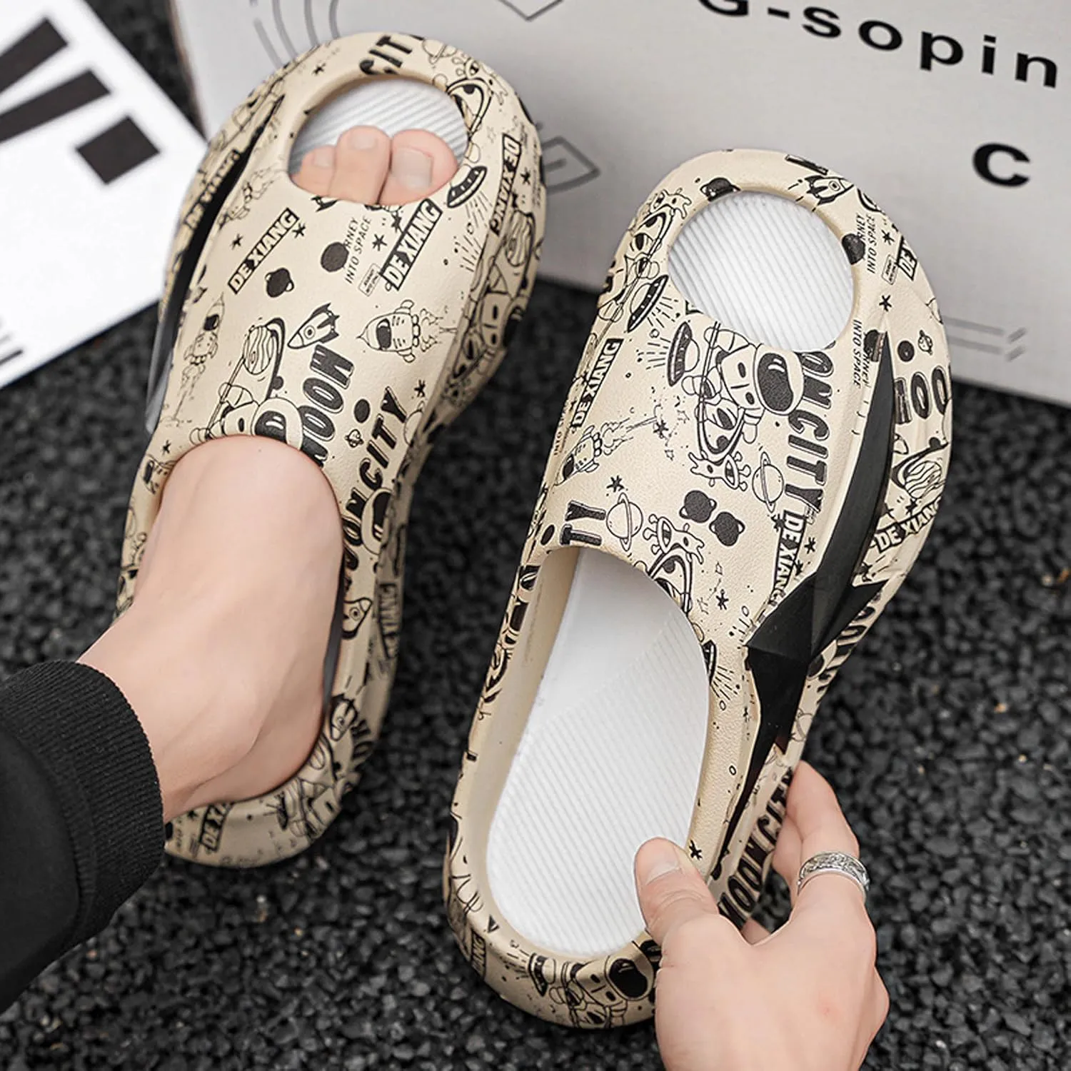 Men's Women's Summer Breathable Home Anti slip Shower Graffiti Sandals, Easy to Care Swimming Pool Sports Shoes, Garden Strolling Casual Shoes