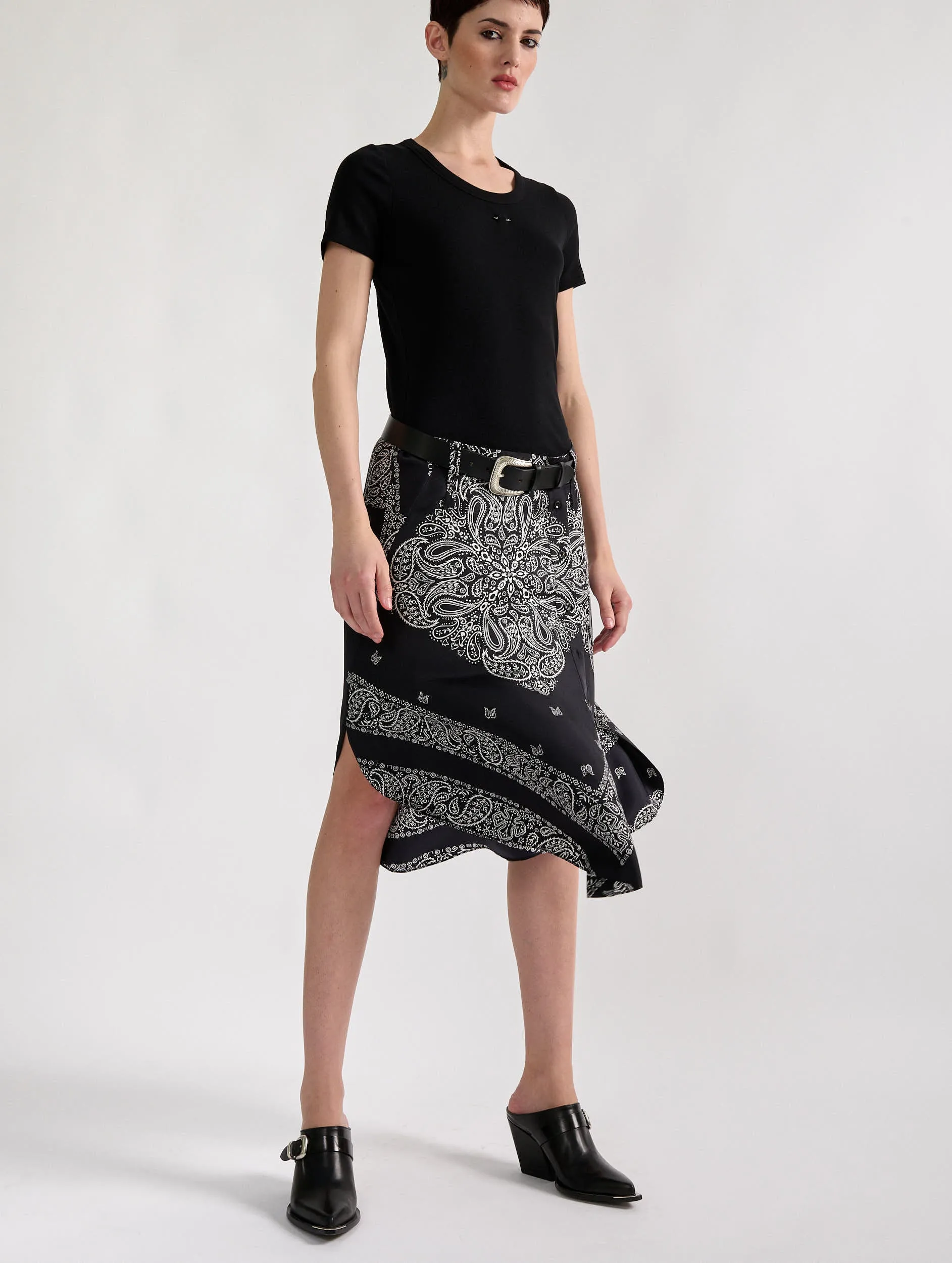 Mules bout fermé en cuir noir