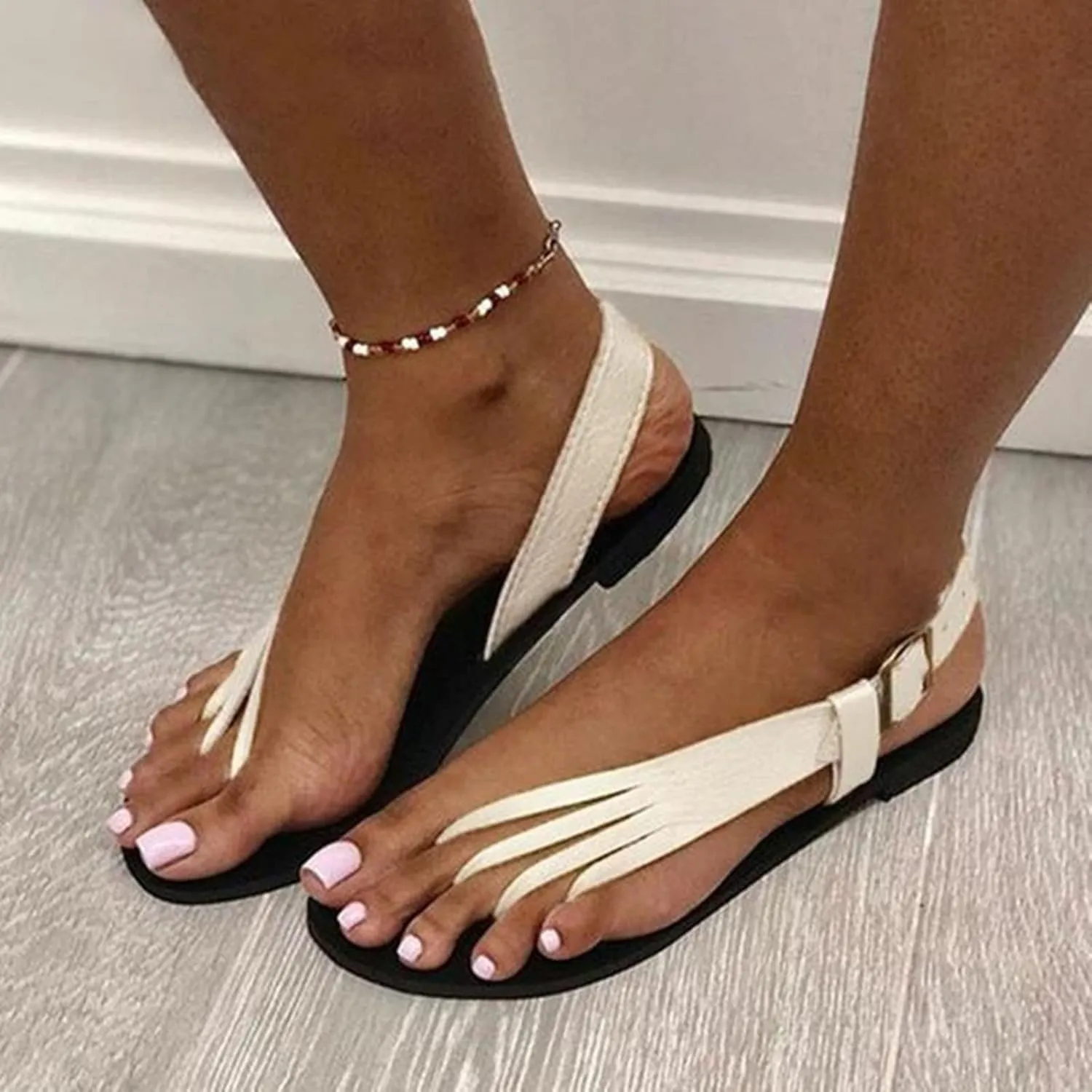 oiangi Clip Toe Sandals for Women Flat Flip Flops Fashion Solid Single Straps Belt Buckle Beach Shoes Summer Comfortable Casual Ladies Sandalias