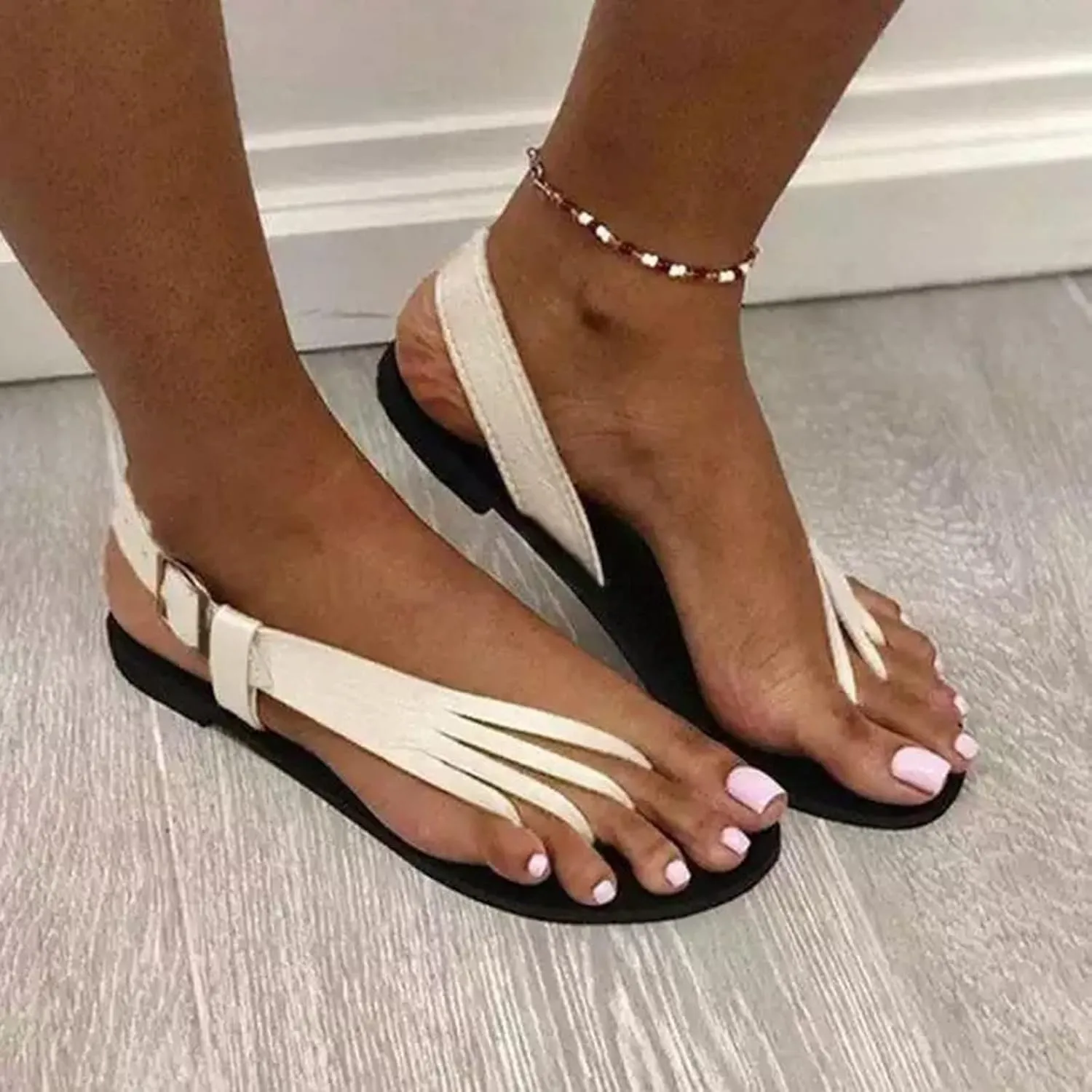 oiangi Clip Toe Sandals for Women Flat Flip Flops Fashion Solid Single Straps Belt Buckle Beach Shoes Summer Comfortable Casual Ladies Sandalias