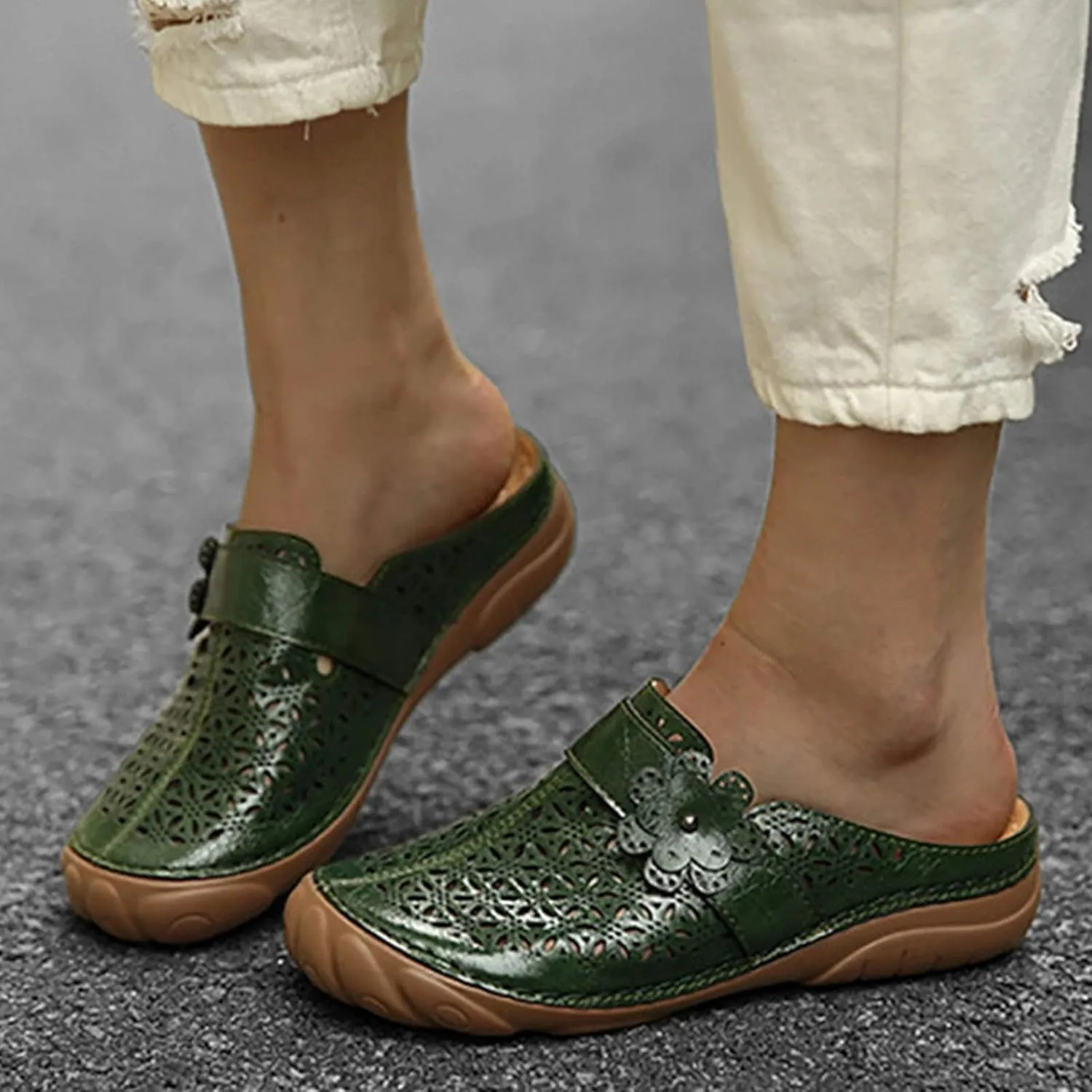 oiangi Comfortable Wedge Sandals for Women Casual Summer Carved Flower Hollow Closed Toe Wedge Slip-on Slipper Soft Baotou Breathable Home Outdoor Shoes