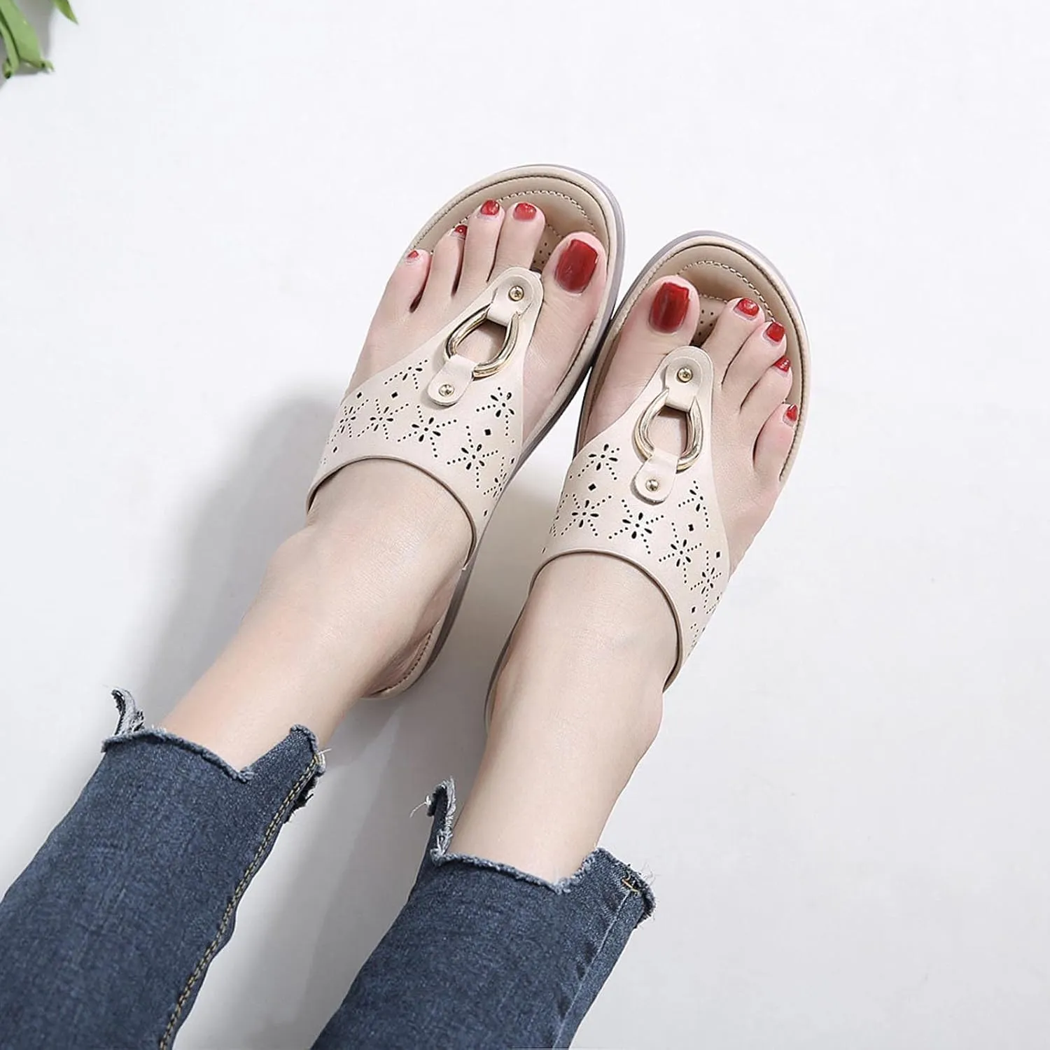 oiangi Flip Flop Sandals for Women Wedge Summer Casual Thong Straps Clip Toe Slipper Metal Decor Slip-on Slides Lightweight Comfy Hollow Ladies Shoes