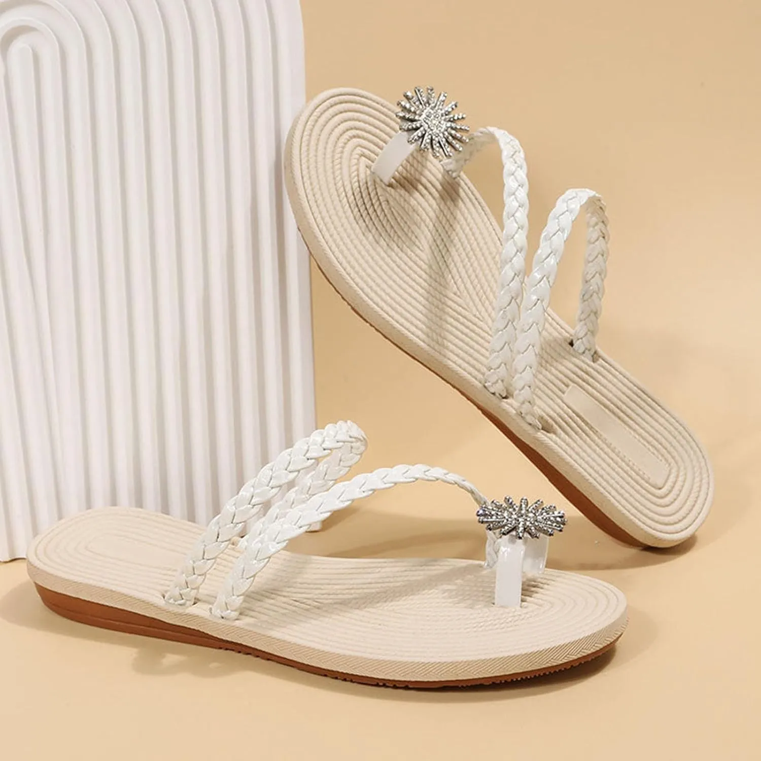 SuanlaTDS Sandals for Women Flat Flip Flops Toe Ring Slip On Slides Slippers 2025 Comfortable Dressy Summer Outdoor Walking Beach Shoes Low Heel Party Wedding Flats Slide Sandal