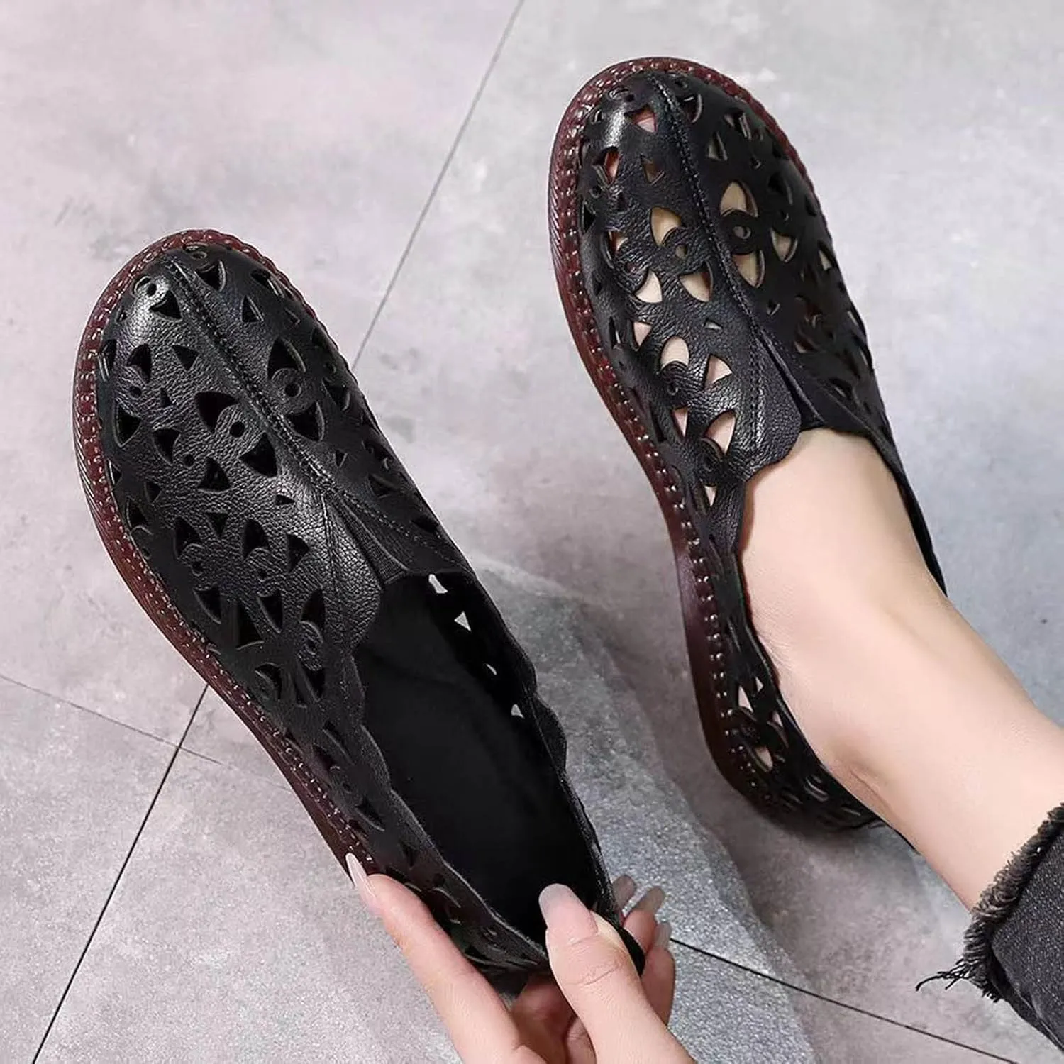 Vintage Flat Sandals for Women Casual Summer Round Toe Closed Toe Hollow Slip on Sandals Lightweight Breathable Outdoor Ladies Shoes Sandalias