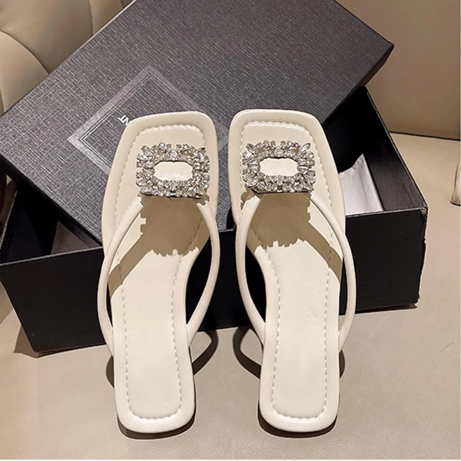 Women's Fashion Leather Flat Flip Flops with Sparkly Rhinestone Summer Comfortable Clip Toe Beach Pool Sandals for Holiday Party Dinner Cute Sandal