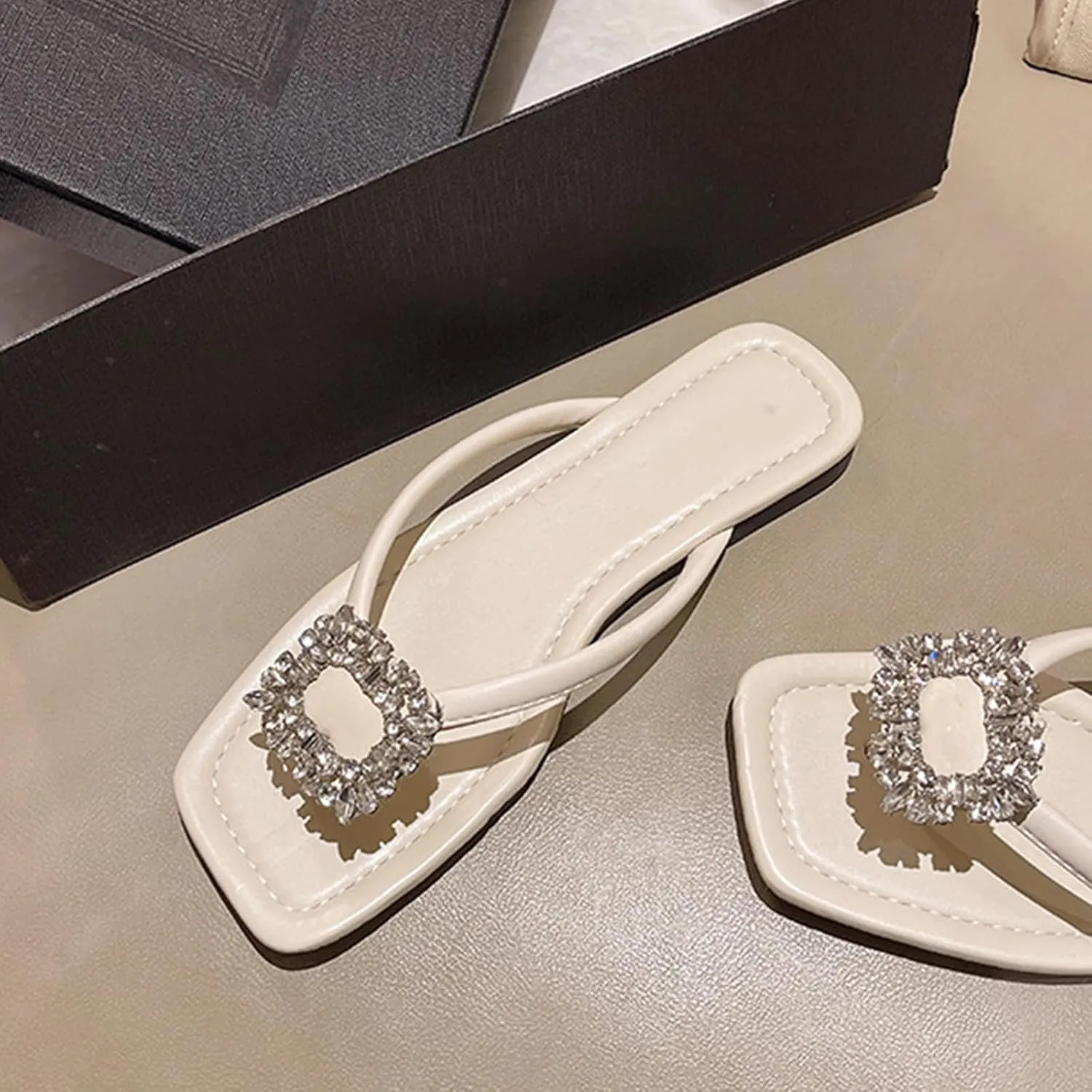 Women's Fashion Leather Flat Flip Flops with Sparkly Rhinestone Summer Comfortable Clip Toe Beach Pool Sandals for Holiday Party Dinner Cute Sandal