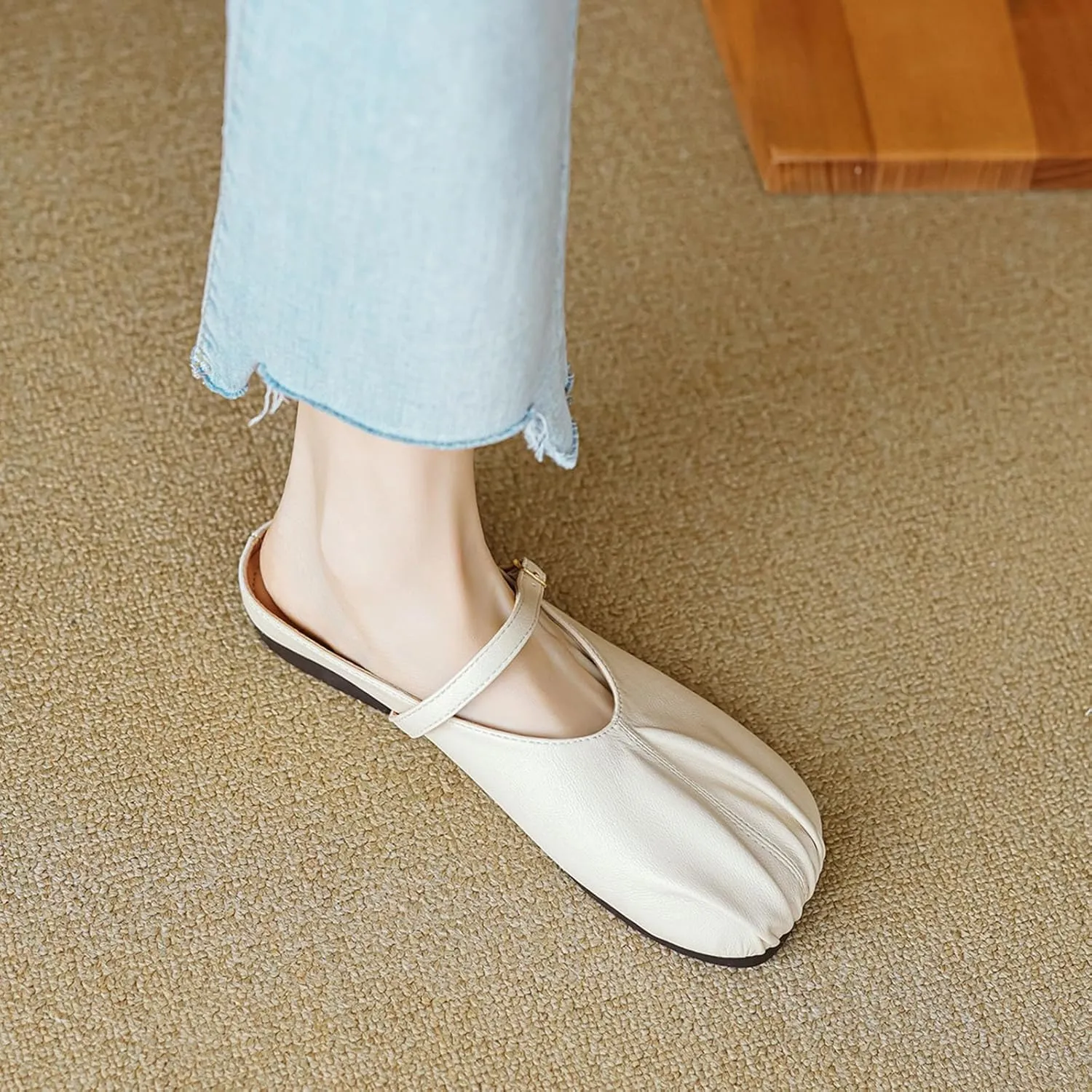 Women's Fashion Pleated Baotou Genuine Leather Flat Mule Shoes Casual Comfort Non-Slip Buckle Round Toe Half Slippers