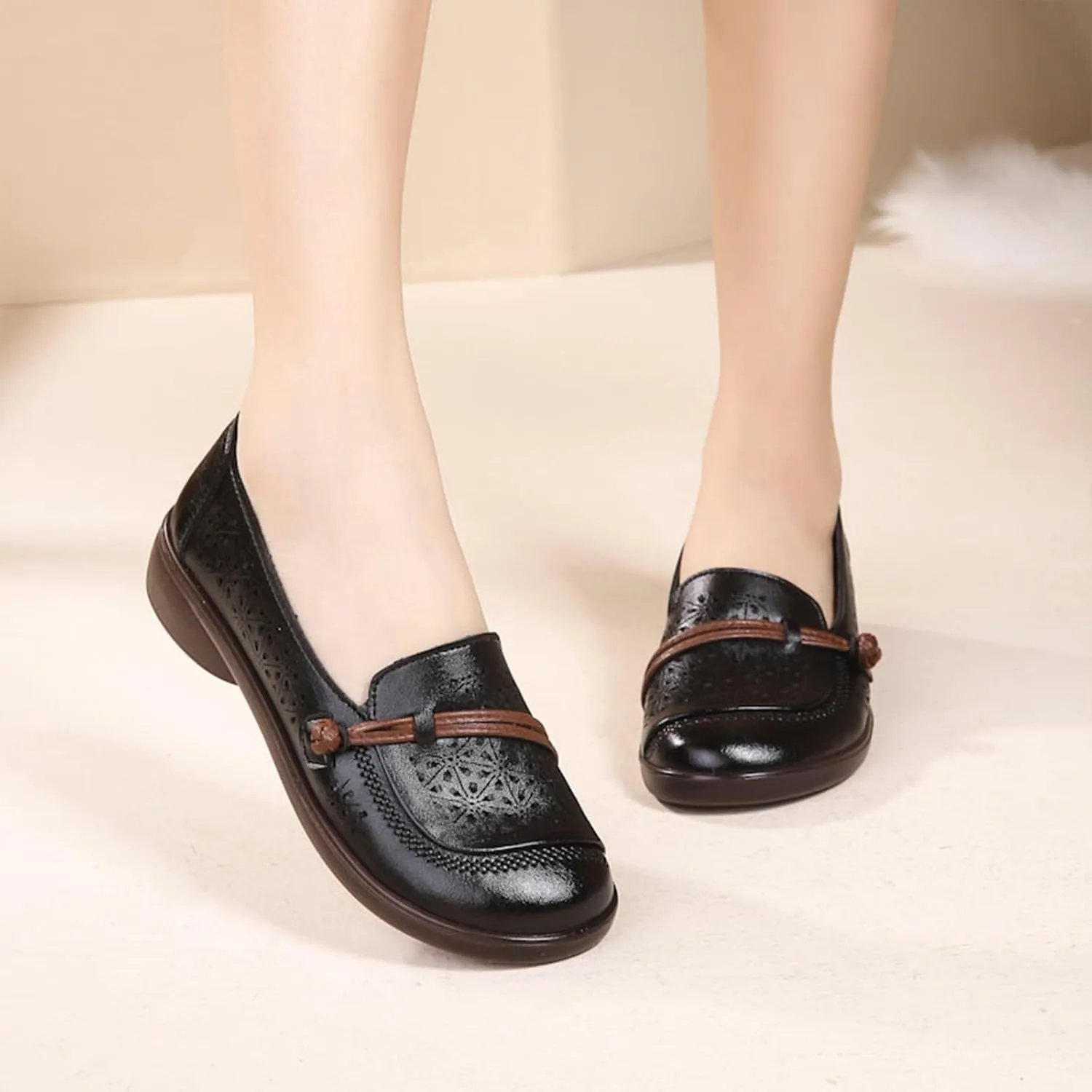 Women's Leather Cutout Flat Loafers Comfort Round Toe Slip On Softsole Walking Driving Flats Breathable Lightweight Casual Shoes