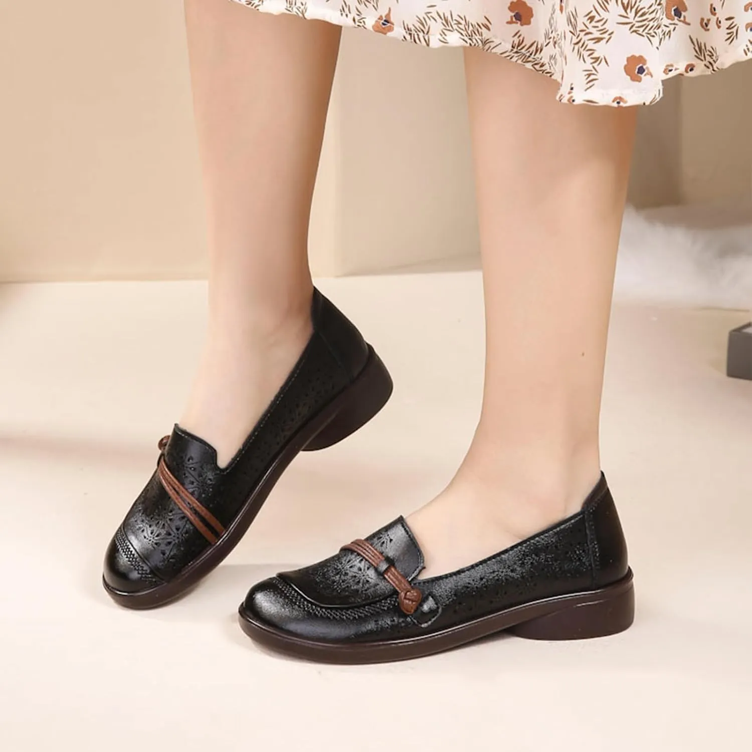 Women's Leather Cutout Flat Loafers Comfort Round Toe Slip On Softsole Walking Driving Flats Breathable Lightweight Casual Shoes
