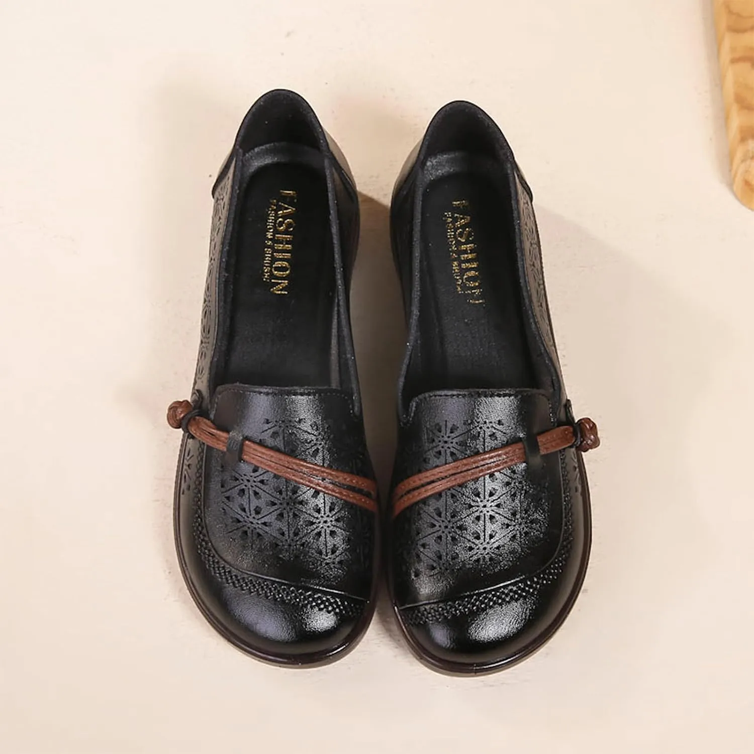 Women's Leather Cutout Flat Loafers Comfort Round Toe Slip On Softsole Walking Driving Flats Breathable Lightweight Casual Shoes