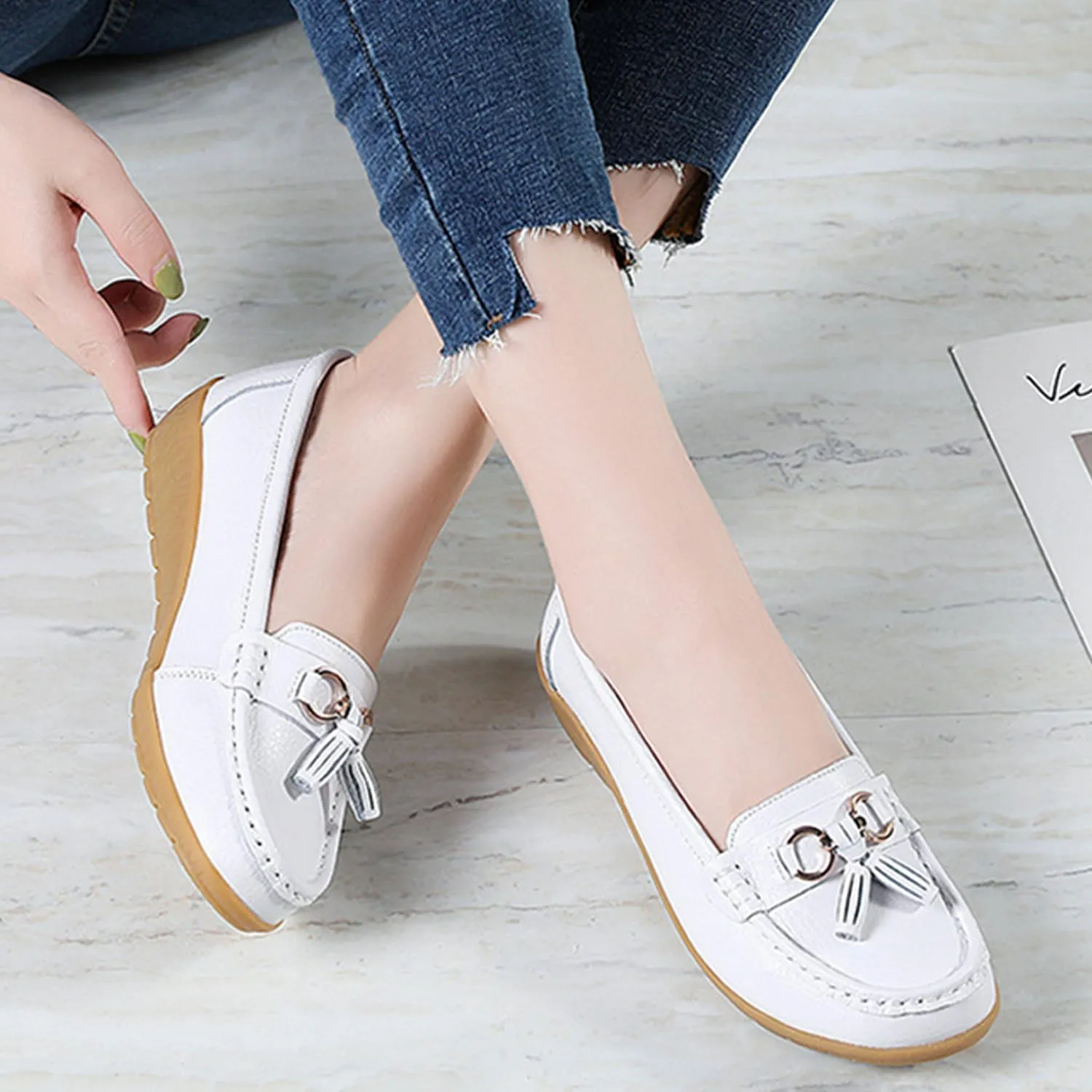 Women's Loafers Slip On Moccasins Casual Round Toe Soft Leather Lightweight Flats Driving Shoes Comfort Walking Shoes
